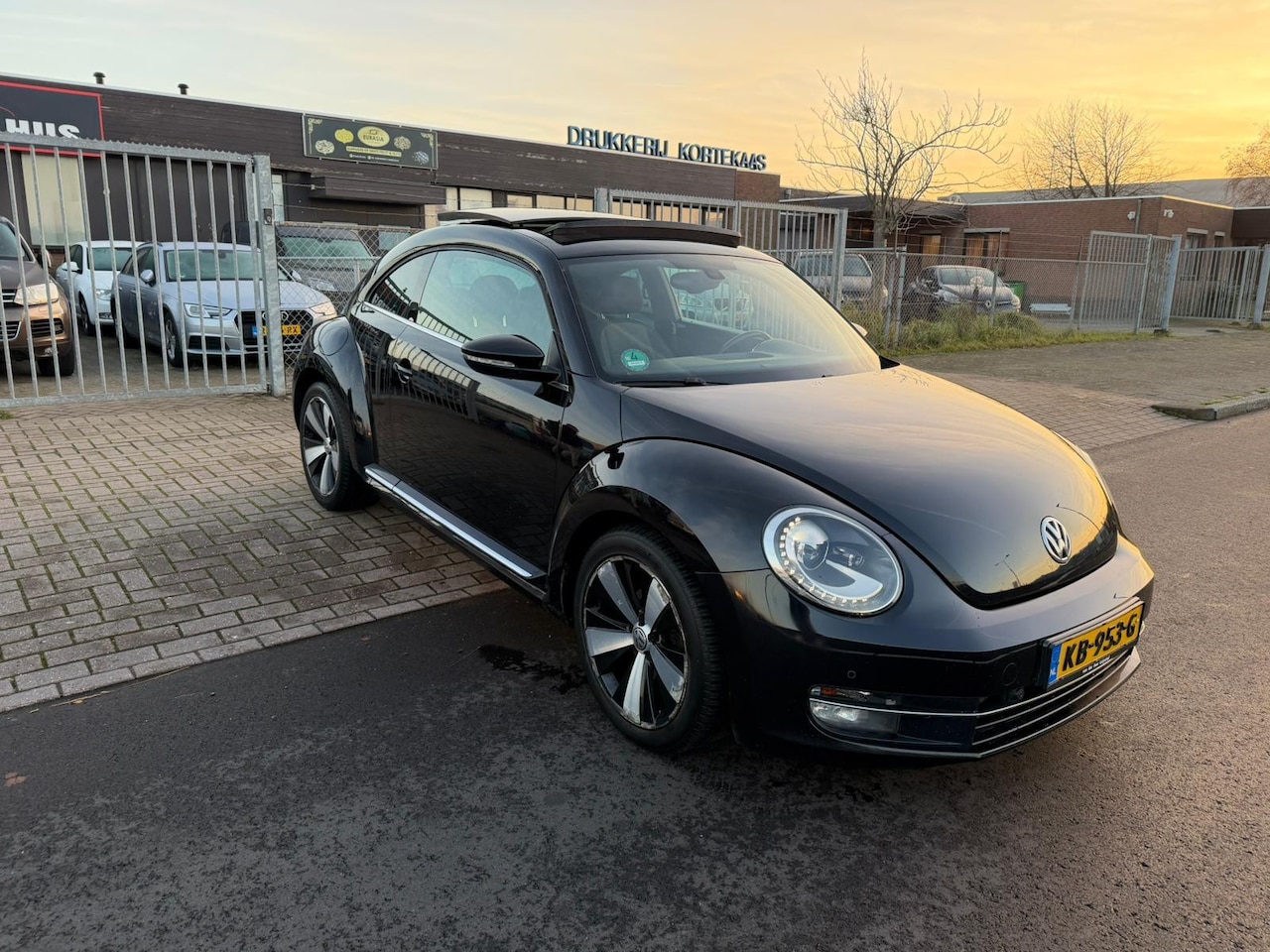 Volkswagen Beetle - 2.0 TDI DSG-AUTOMAAT PANO/NAVI/CLIMA - AutoWereld.nl