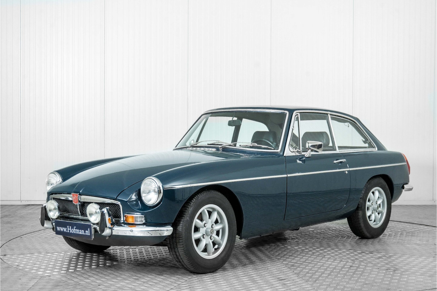 MG B type - GT Overdrive . - AutoWereld.nl