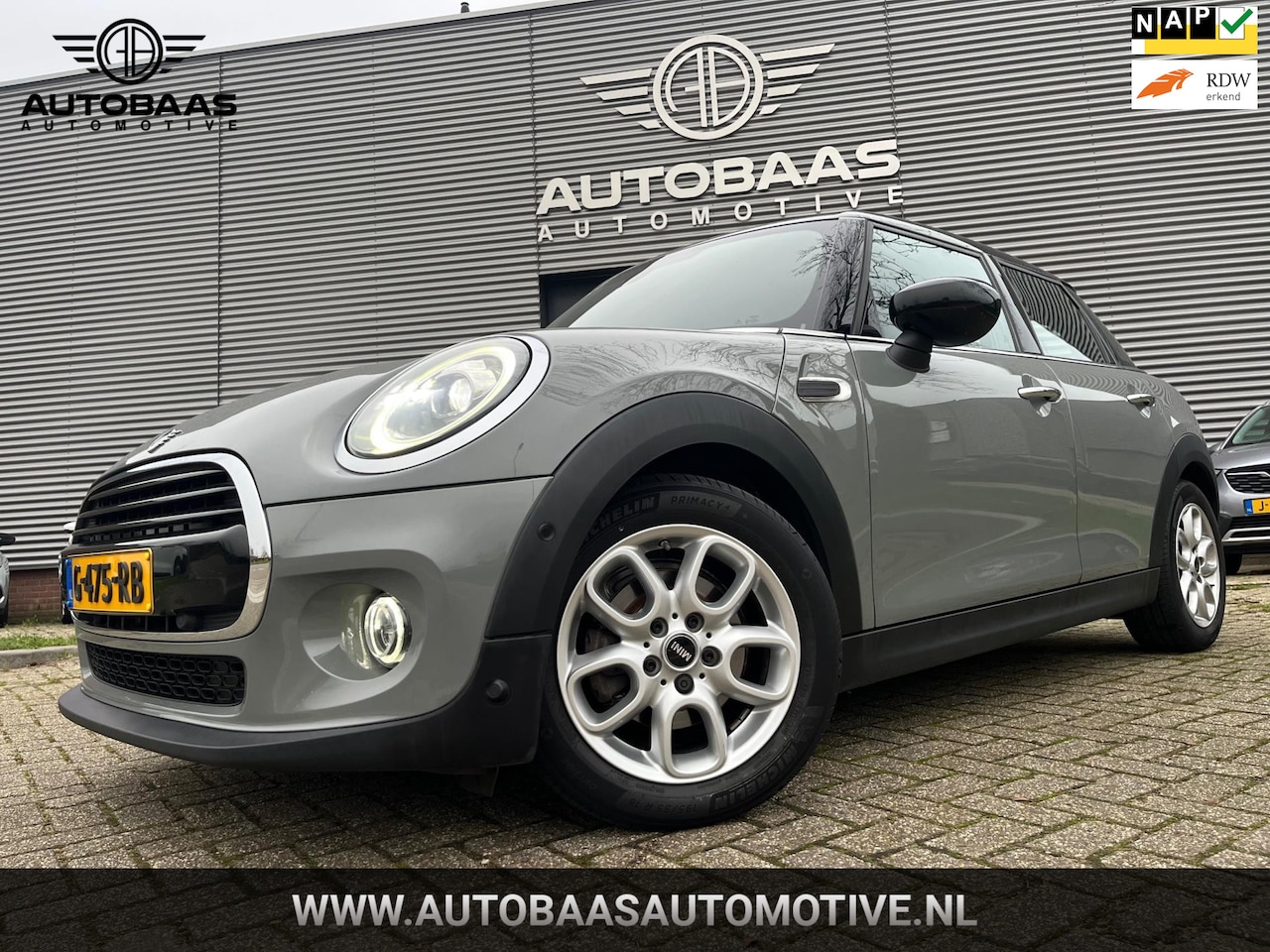 MINI Cooper - 1.5 Busines Edition *APK 11-2027* AUTOMAAT+NL-AUTO+1EIG+NAVI+FULL LED+HARMAN KARDON+CLIMAT - AutoWereld.nl