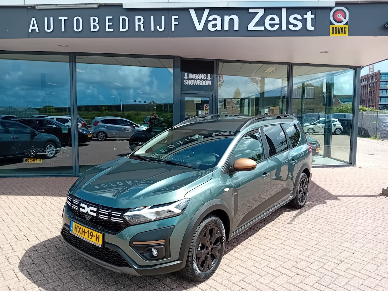Dacia Jogger - 1.6 Hybrid 140 Extreme 7p. Automaat, Airco(automatisch), Carplay/Android auto, Parkeersens - AutoWereld.nl