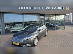 Ford Focus - 1.5 Titanium *AUTOMAAT*Keyless entry* Navigatie * Acteruitrijcamera* Climaat Controle * El