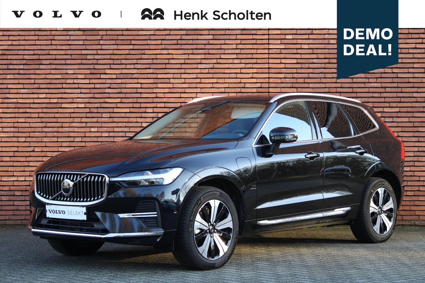Volvo XC60 - T6 AWD Essential Bright | Panoramisch Schuif-kanteldak | Lederen bekleding | Sportonderste - AutoWereld.nl