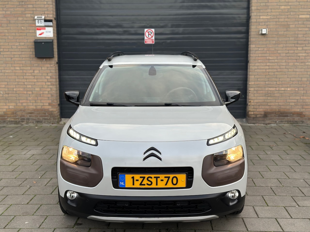 Citroën C4 Cactus - 1.2 PureTech Shine Clima Cruise Control Parkeersensoren Camera - AutoWereld.nl