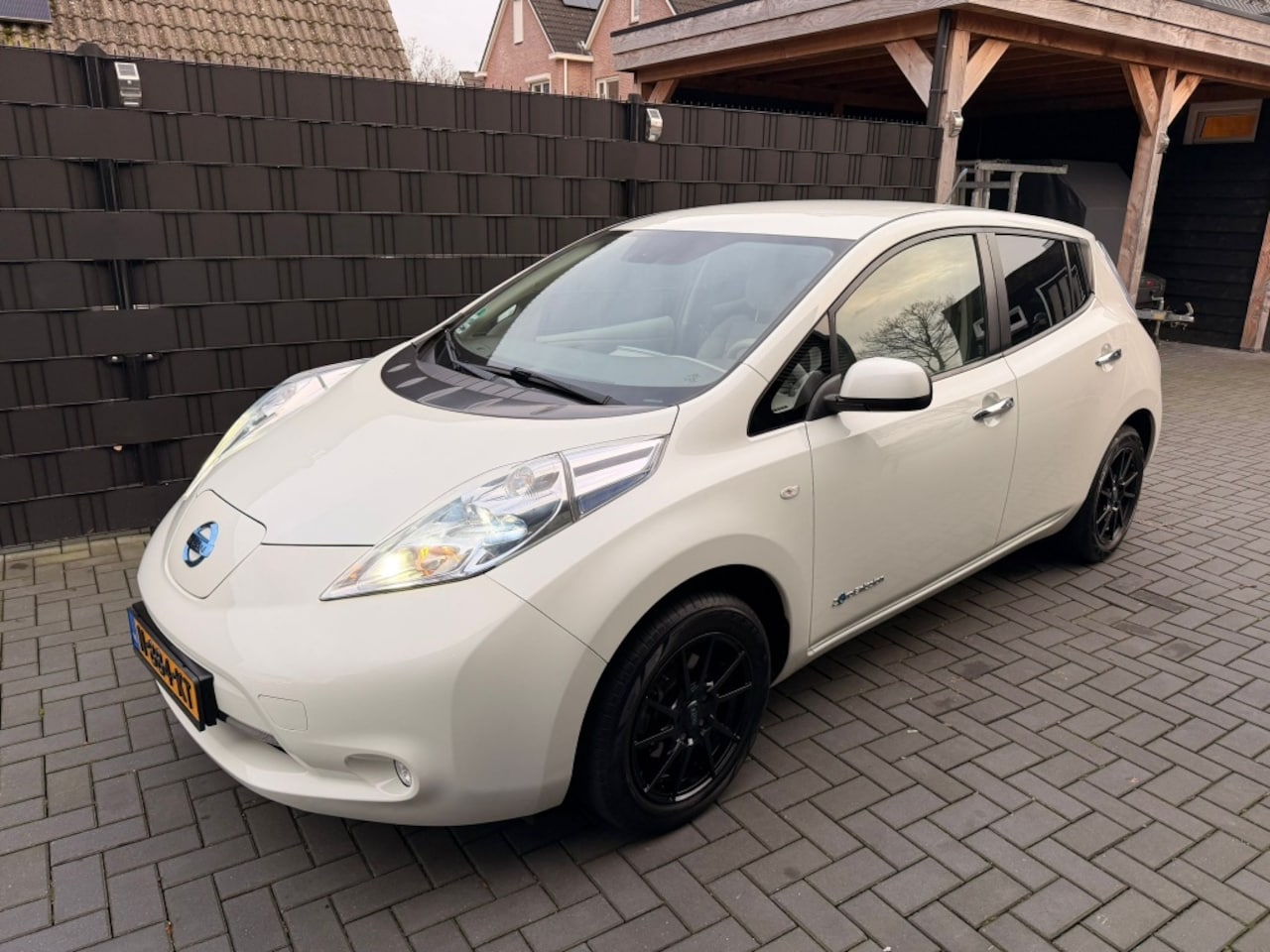 Nissan LEAF - Base 24 kWh| WIT| ZERO EMISSIE| VELE OPTIES| LM - AutoWereld.nl