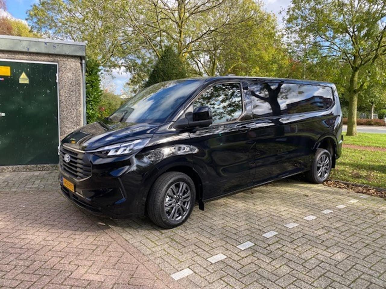 Ford Transit Custom - 320 2.0 TDCI L2H1 Limited Inclusief imperiaal - AutoWereld.nl