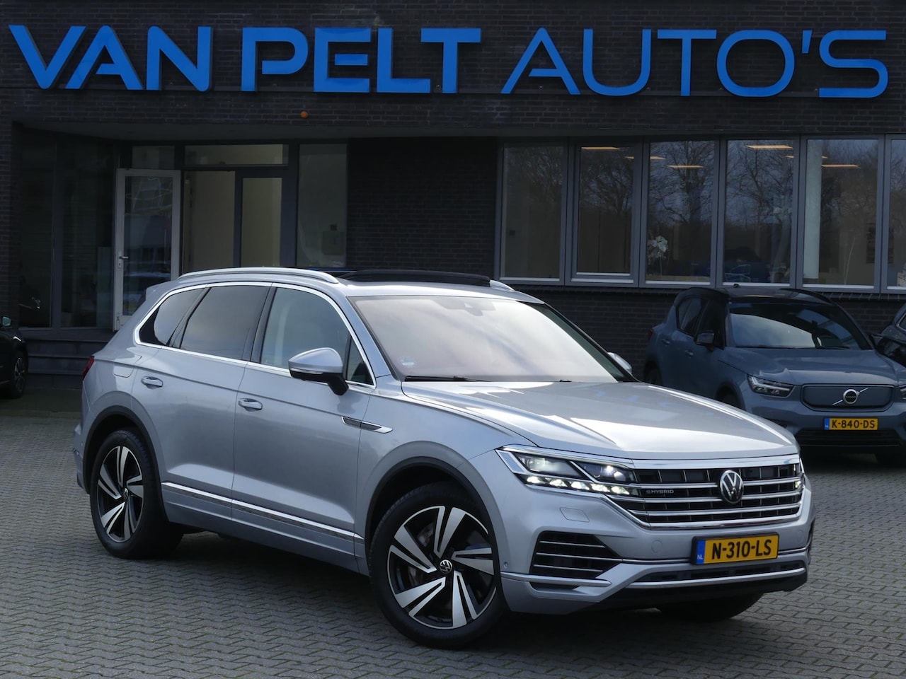 Volkswagen Touareg - 3.0 TSi 340PK eHybrid 4MOTION DSG R-Line - AutoWereld.nl
