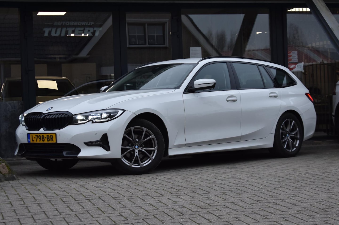 BMW 3-serie Touring - 318i High Executive Sport Line | TREKHAAK | APPLE CARPLAY | NAP | DEALER ONDERHOUDEN | AND - AutoWereld.nl