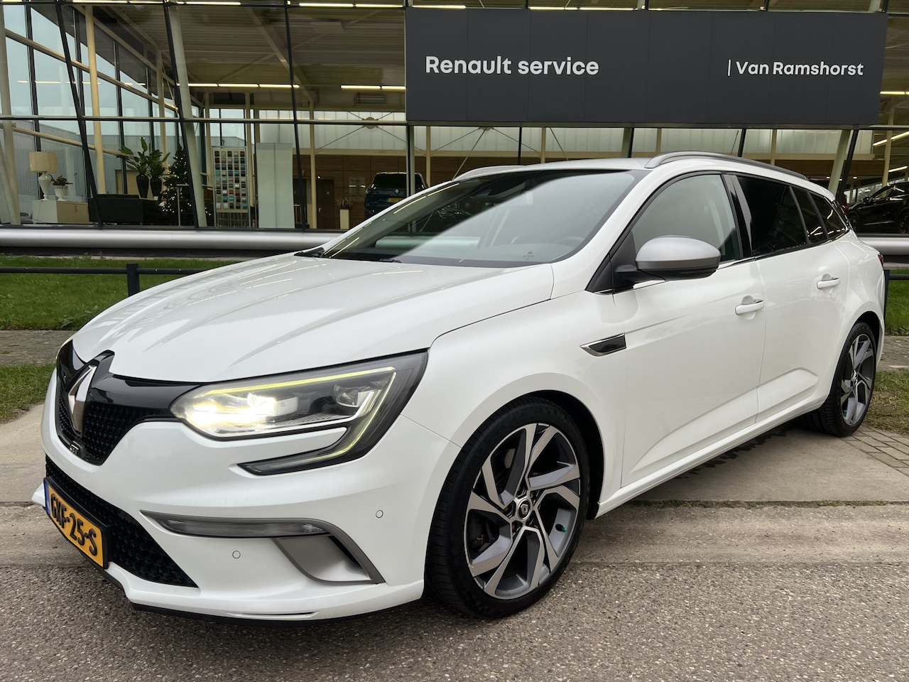 Renault Mégane Estate - 1.6 TCe GT 205 PK / Dealer onderhouden / 4Control / Trekhaak afneembaar / Stoelverw. / Hea - AutoWereld.nl
