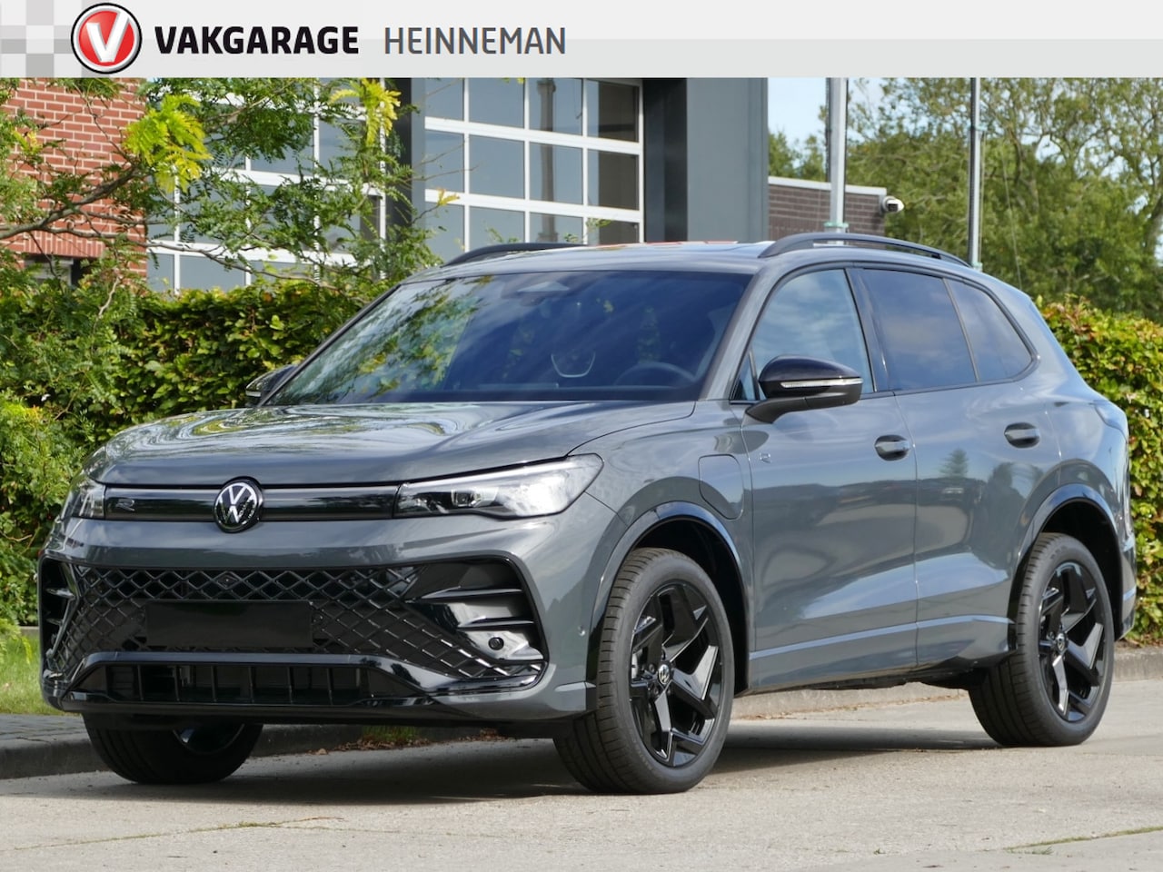 Volkswagen Tiguan - 1.5 eHybrid 272pk R-Line Edition Black style | € 1000,- inruilpremie - AutoWereld.nl