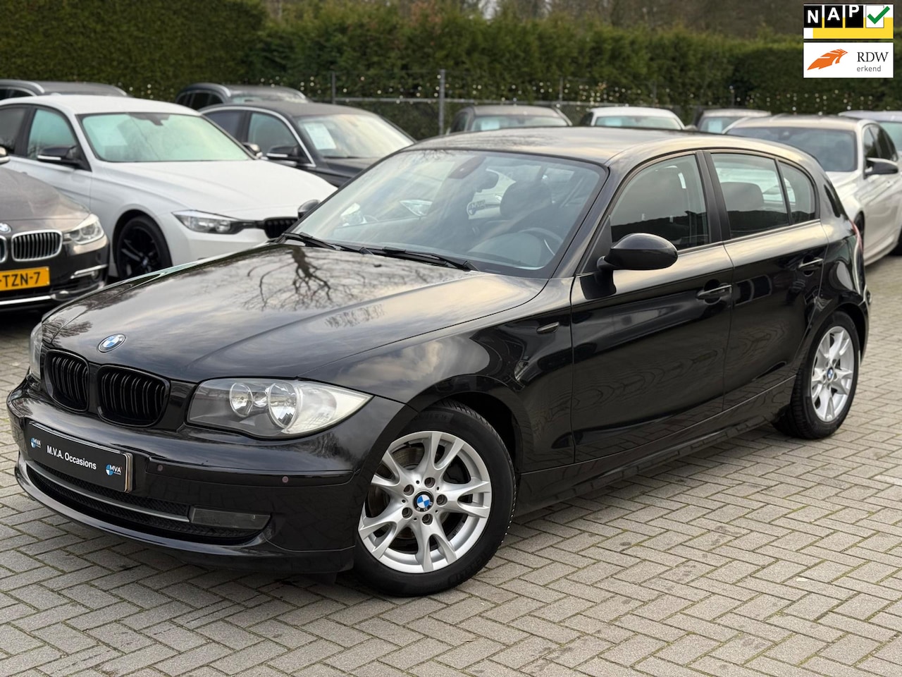 BMW 1-serie - 118i Business Line|Ketting vervangen|Airco|MF stuurwiel|16 inch|Pdc v + a - AutoWereld.nl