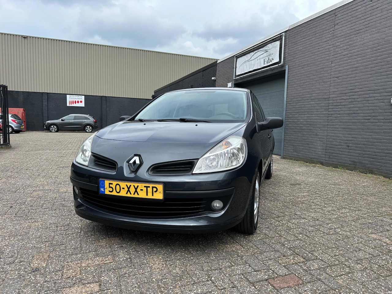 Renault Clio - 1.2-16V Business Line Airco Elek. Pakket LM-Wielen Trekhaak APK NAP. - AutoWereld.nl