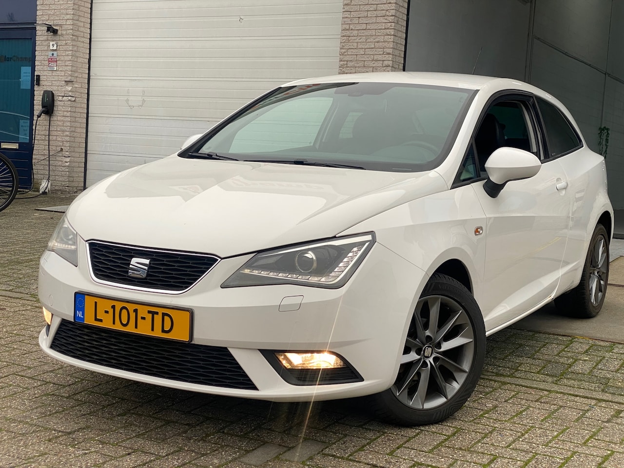 SEAT Ibiza SC - Seat IBIZA 1.2 TSI Style, I-TECH/sport pakket/ 1e EIG/ dealeronderhouden/ 1jaar apk/zeer n - AutoWereld.nl