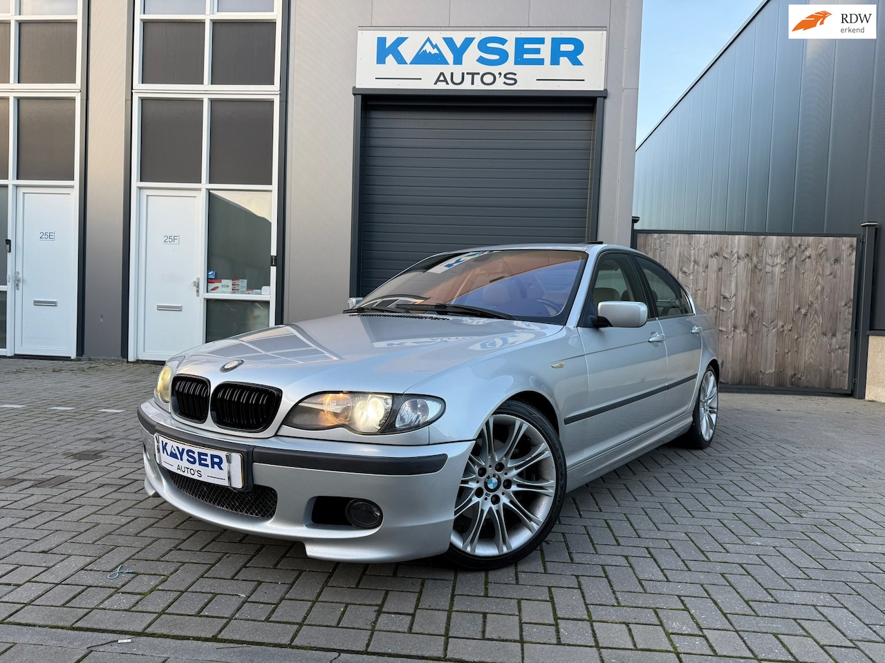 BMW 3-serie - 325i AUT M-Pakket Schuifdak Leder Xenon Cruise Airco - AutoWereld.nl