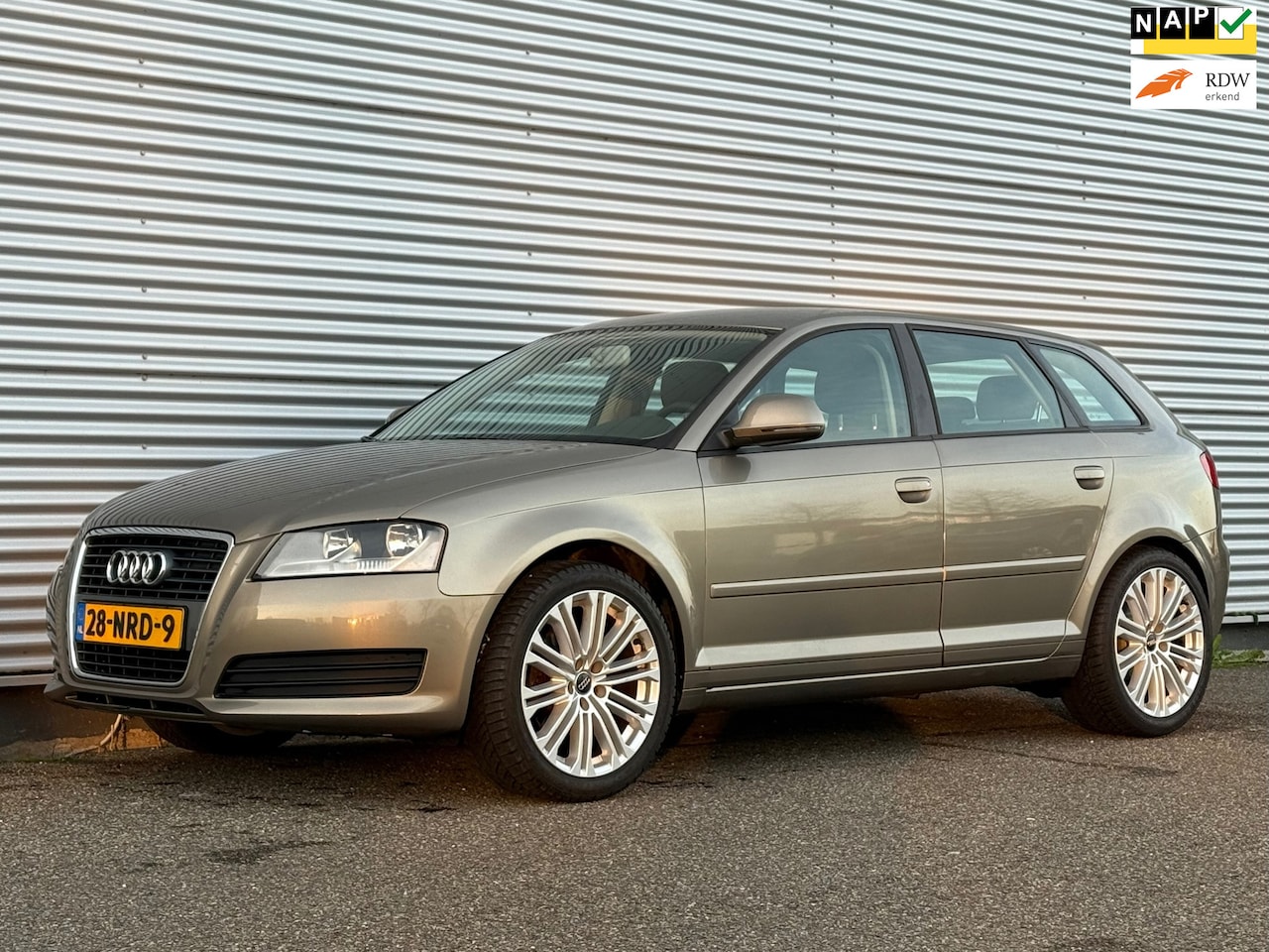 Audi A3 Sportback - 1.6 Style 1.6 Style, NAP, APK, Airco, Cruise, 18" LM, 5-deurs Aux - AutoWereld.nl