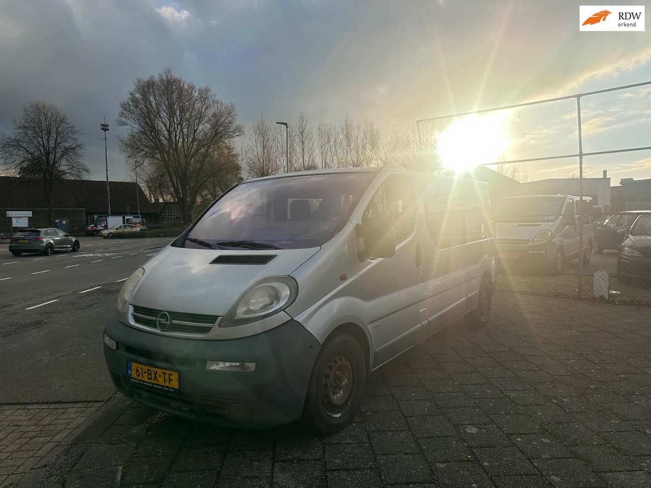 Opel Vivaro - 2.5 CDTI L2H1DC Cosmo 2.5 CDTI L2H1DC Cosmo - AutoWereld.nl