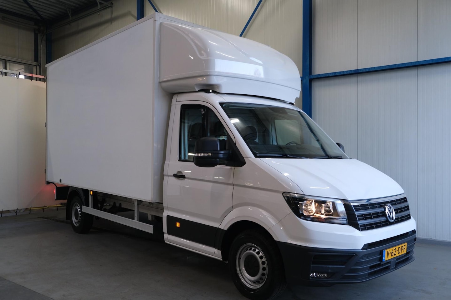 Volkswagen Crafter - 35 2.0 TDI L4 EL Highline EURO VI RWD Automaat - N.A.P. Bakwagen - AutoWereld.nl