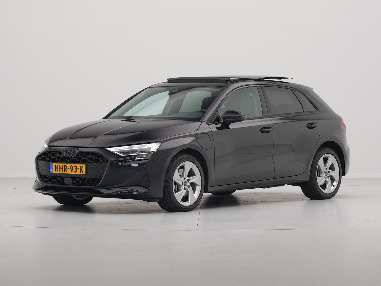 Audi A3 Sportback - 40 TFSI e 204pk Advanced edition Panorama Navigatie Stoelverwarming Parkassist Pdc Acc 48 - AutoWereld.nl