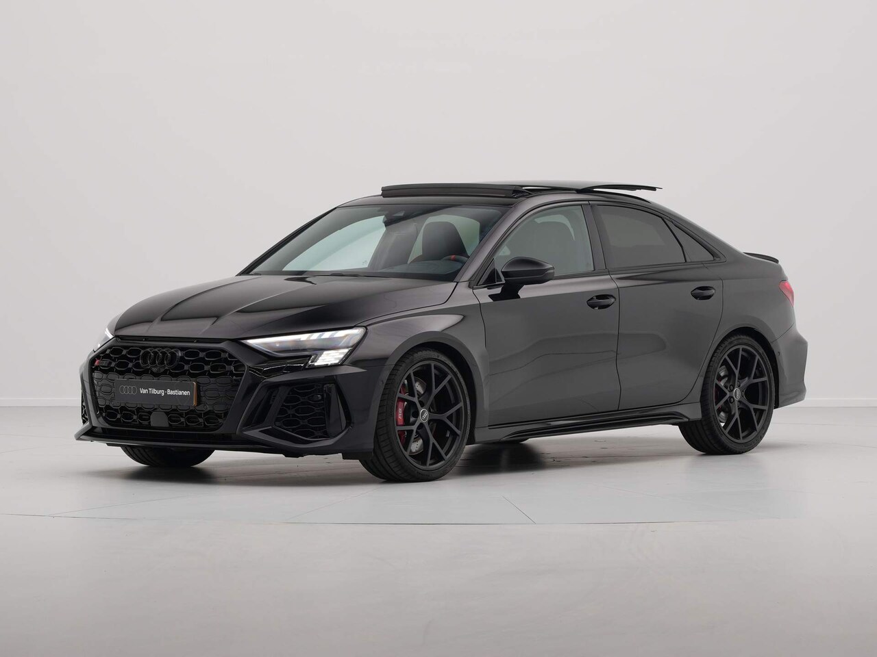 Audi RS3 - Limousine 2.5 TFSI RS 3 Quattro Panorama B&O HuD Sportuitlaat - AutoWereld.nl