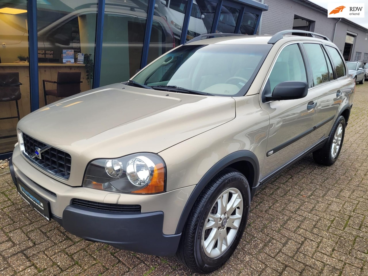 Volvo XC90 - 2.5 T Kinetic AWD 210PK LEER / TREKHAAK - AutoWereld.nl