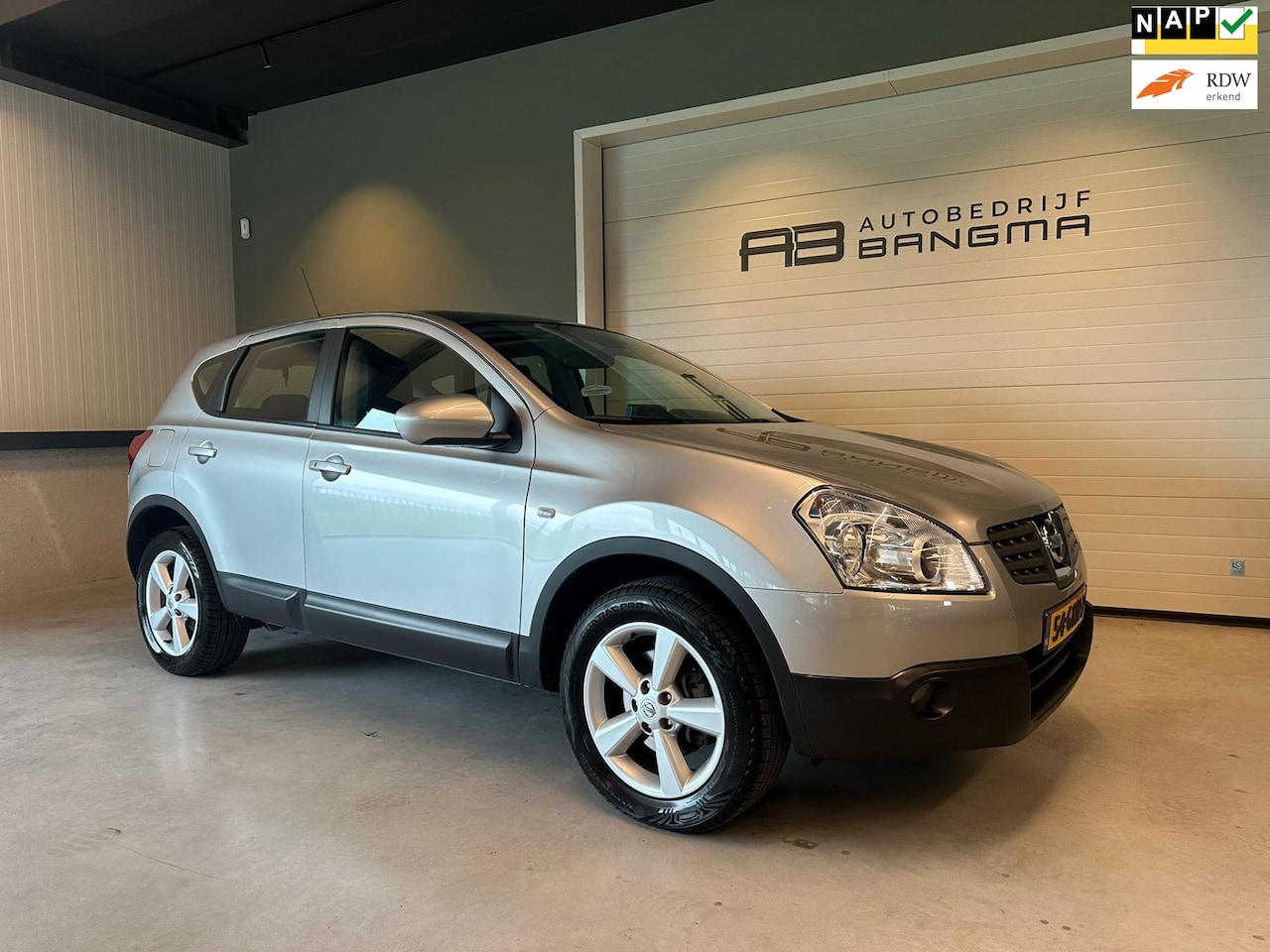 Nissan Qashqai - 2.0i 16v 4WD AUTOMAAT TEKNA PREMIUM-uitv/CLIMA AIRCO/TREKHAAK/CRUISE CONTROL/NAVIGATIE/PAN - AutoWereld.nl