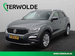 Volkswagen T-Roc - 1.5 TSI Style Business | AUTOMAAT | Adapt. Cruise | Trekhaak | Parkeercamera |