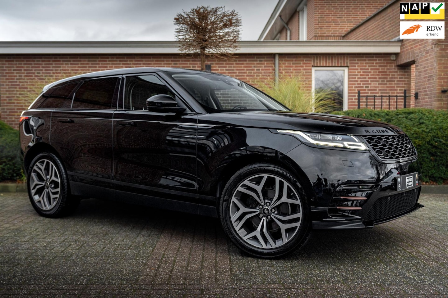 Land Rover Range Rover Velar - 2.0 Turbo 250 PK 1e eigenaar AWD R-Dynamic Keyless Stoelverwarming Trekhaak 21'' - AutoWereld.nl