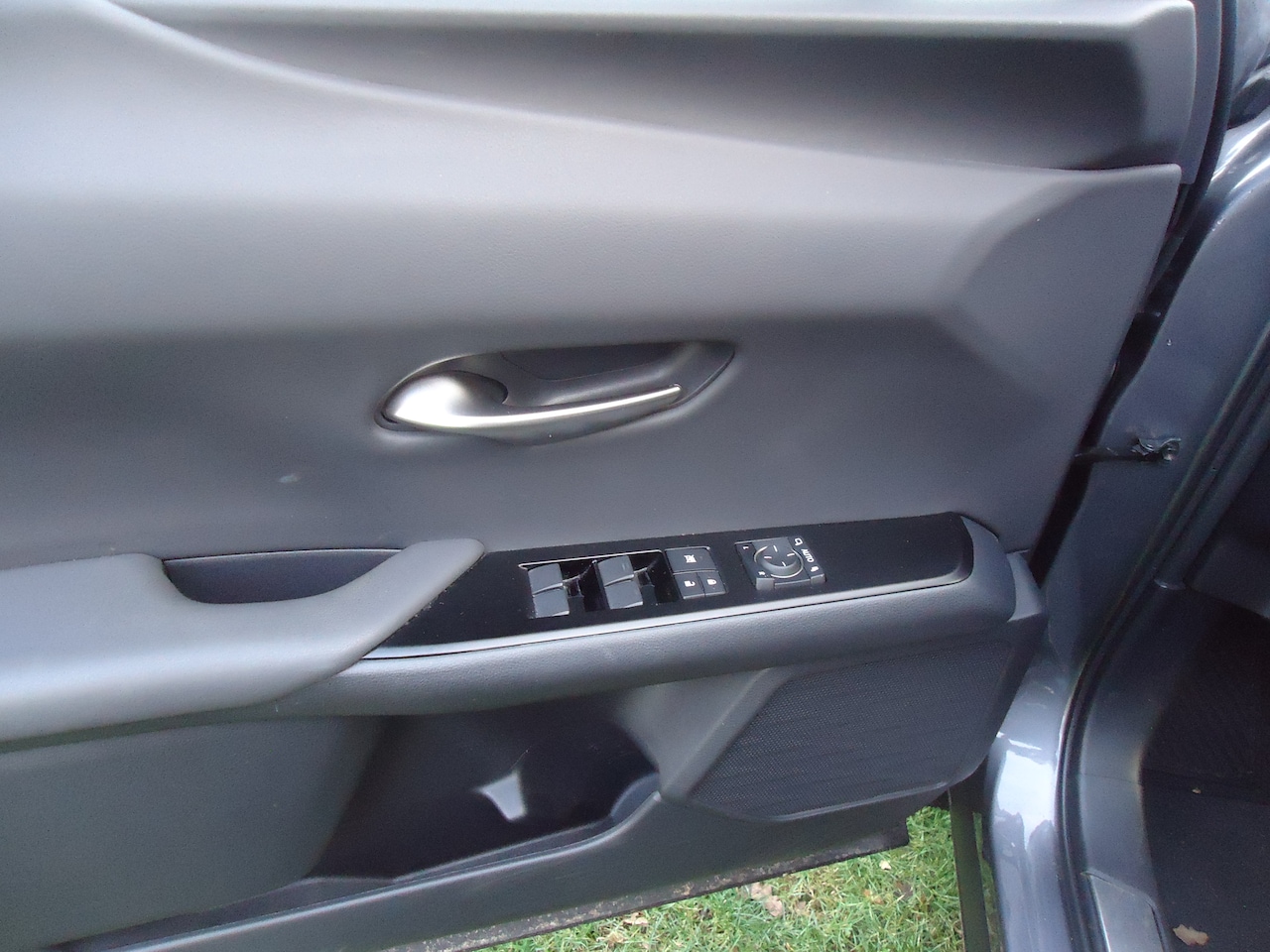 Lexus UX - 300e Executive Mark Levinson Full option