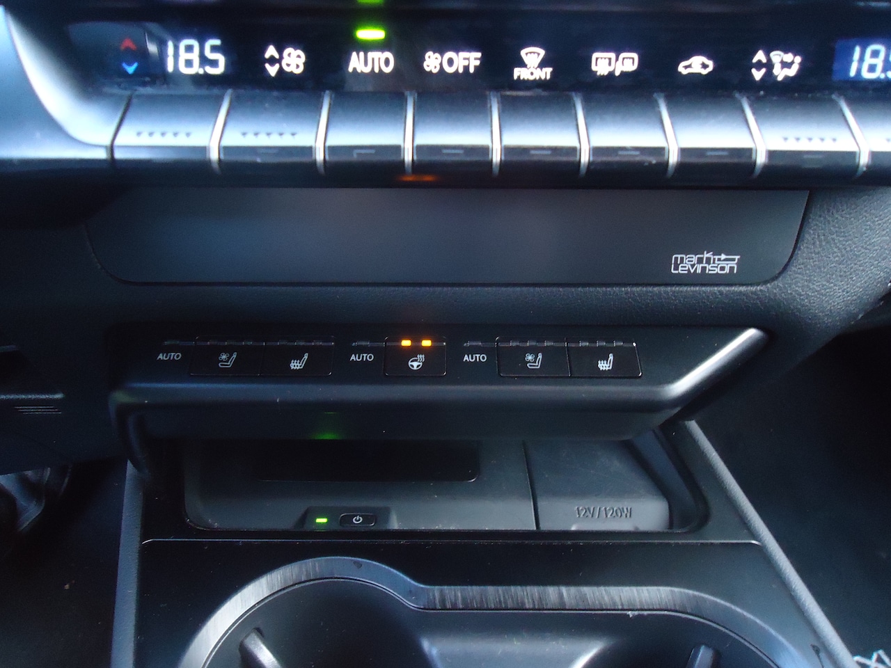 Lexus UX - 300e Executive Mark Levinson Full option