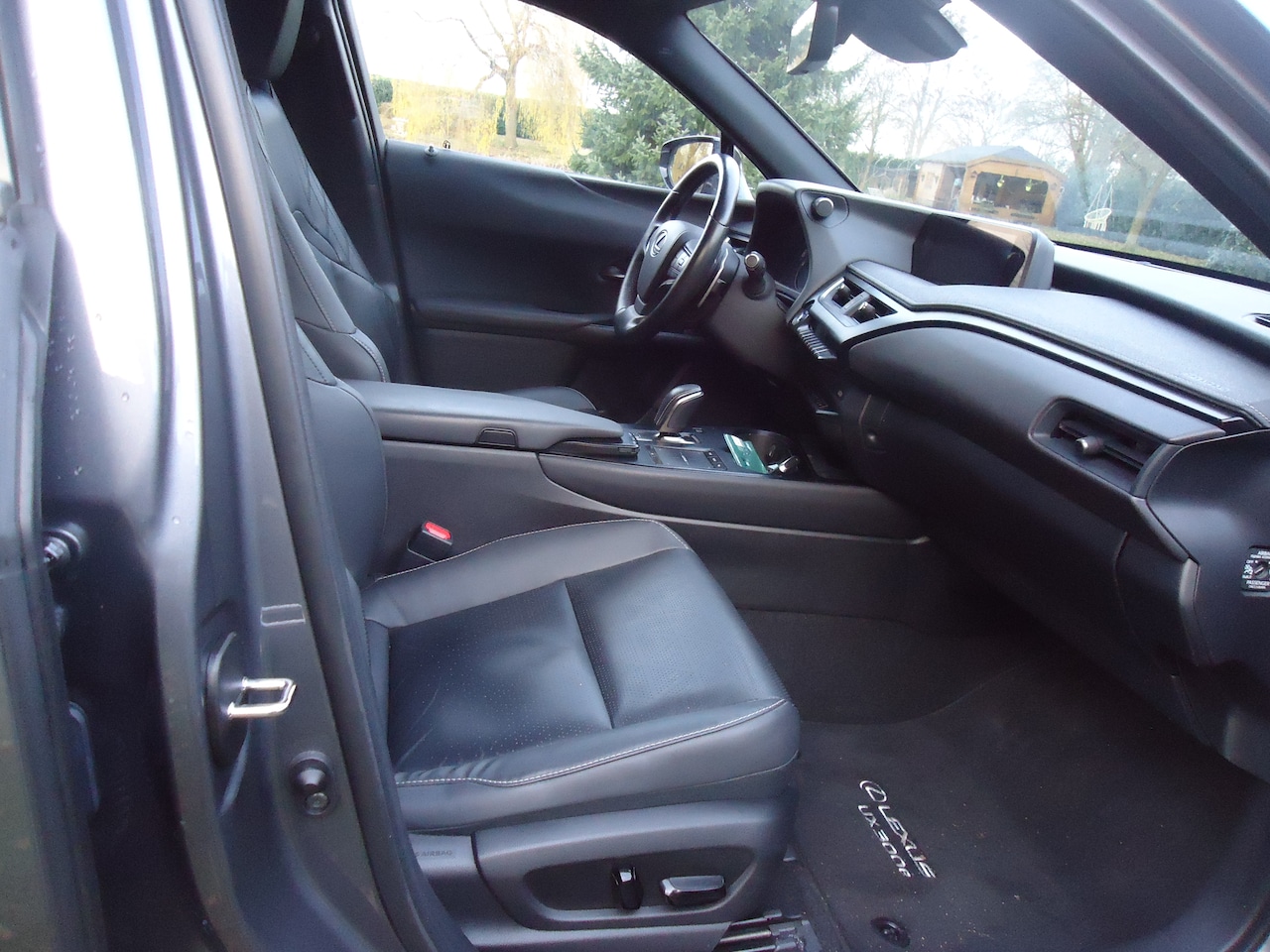 Lexus UX - 300e Executive Mark Levinson Full option