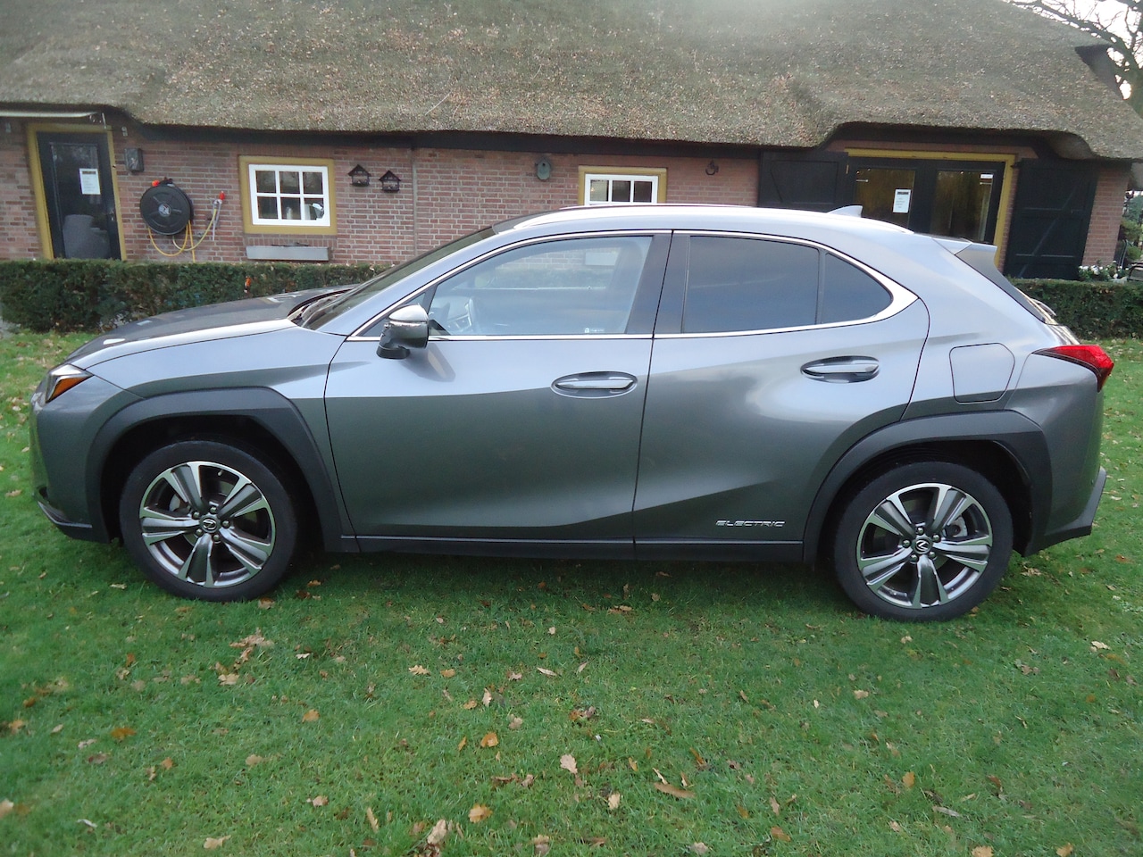 Lexus UX - 300e Executive Mark Levinson Full option