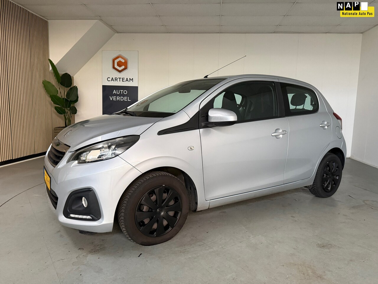 Peugeot 108 - 1.0 e-VTi Active Black Airco - AutoWereld.nl
