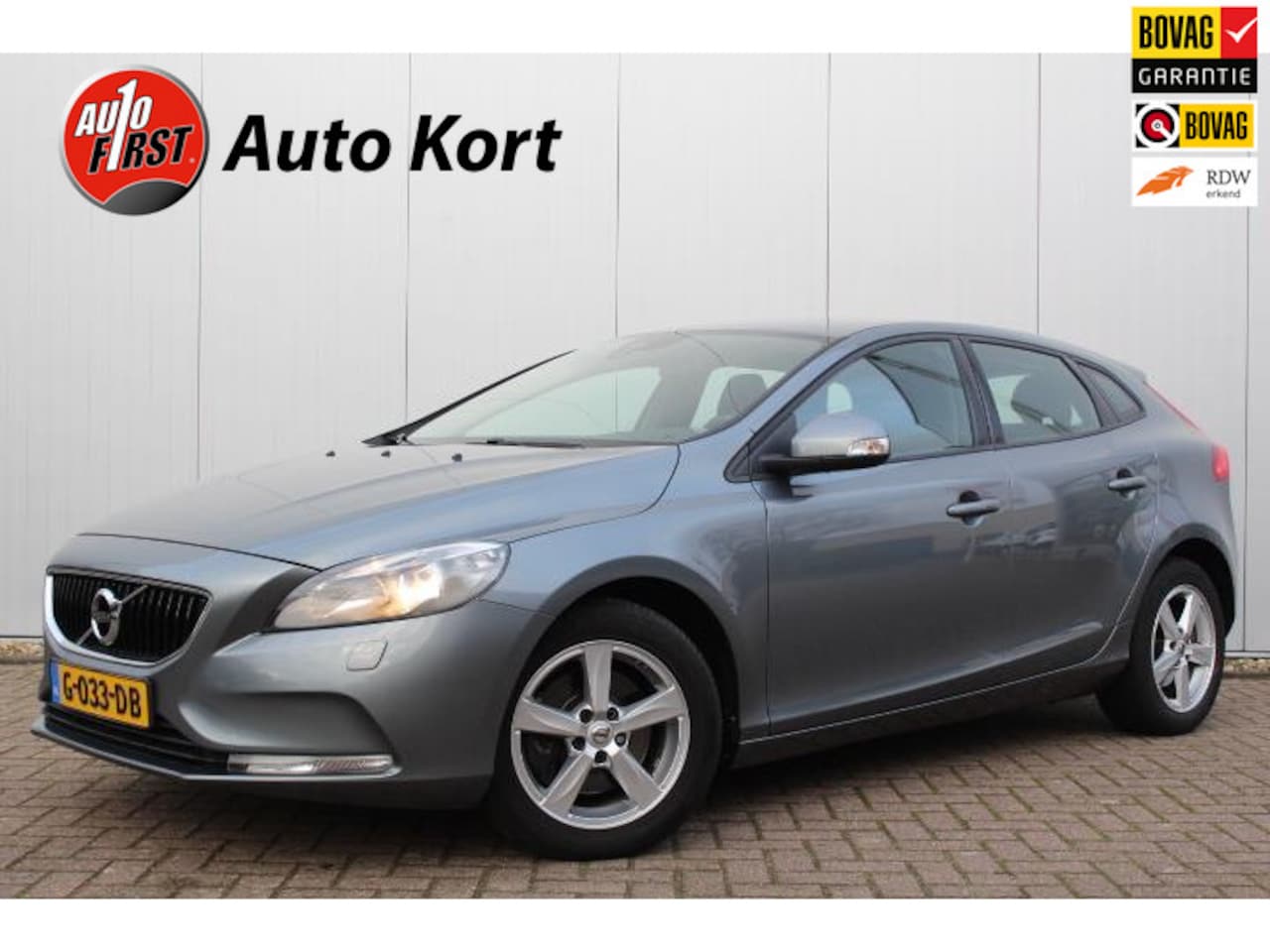 Volvo V40 - 2.0 T2 Momentum | Trekhaak | Stoelverwarming | Lichtmetalen velgen - AutoWereld.nl