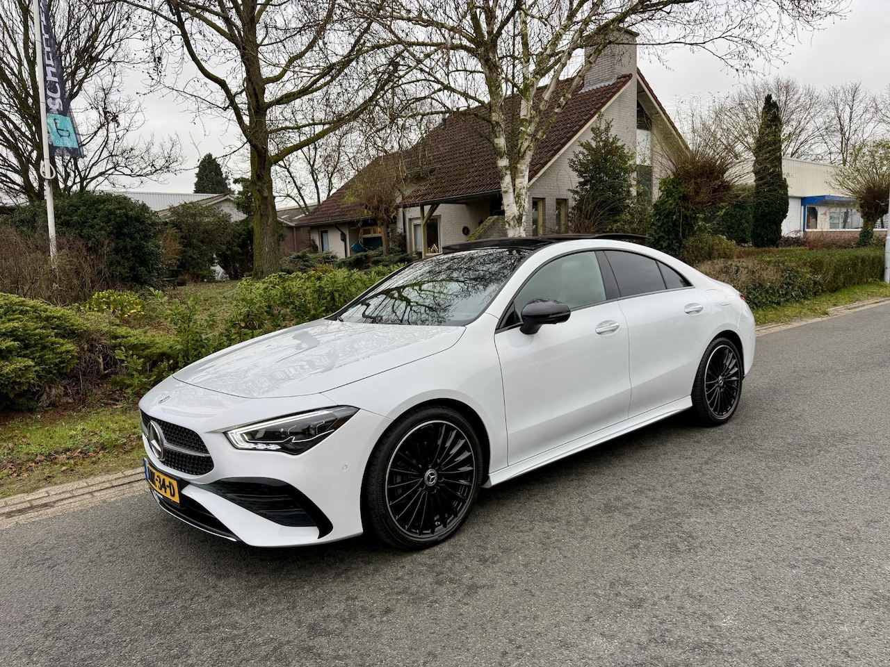 Mercedes-Benz CLA-Klasse - 180 AMG 136PK AUT•Pano•Burmester•Headup - AutoWereld.nl