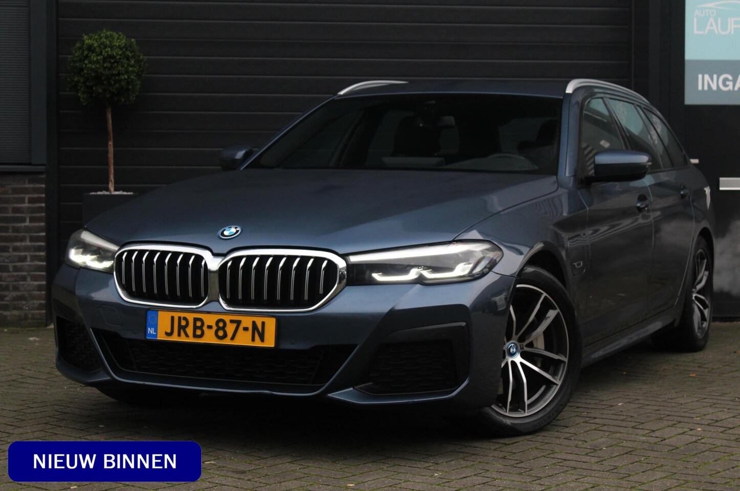 BMW 5-serie Touring - 530e M-Sport | Stuur en Stoelverwarming | HUD | Elektrische stoelen | Sfeerverlichting - AutoWereld.nl