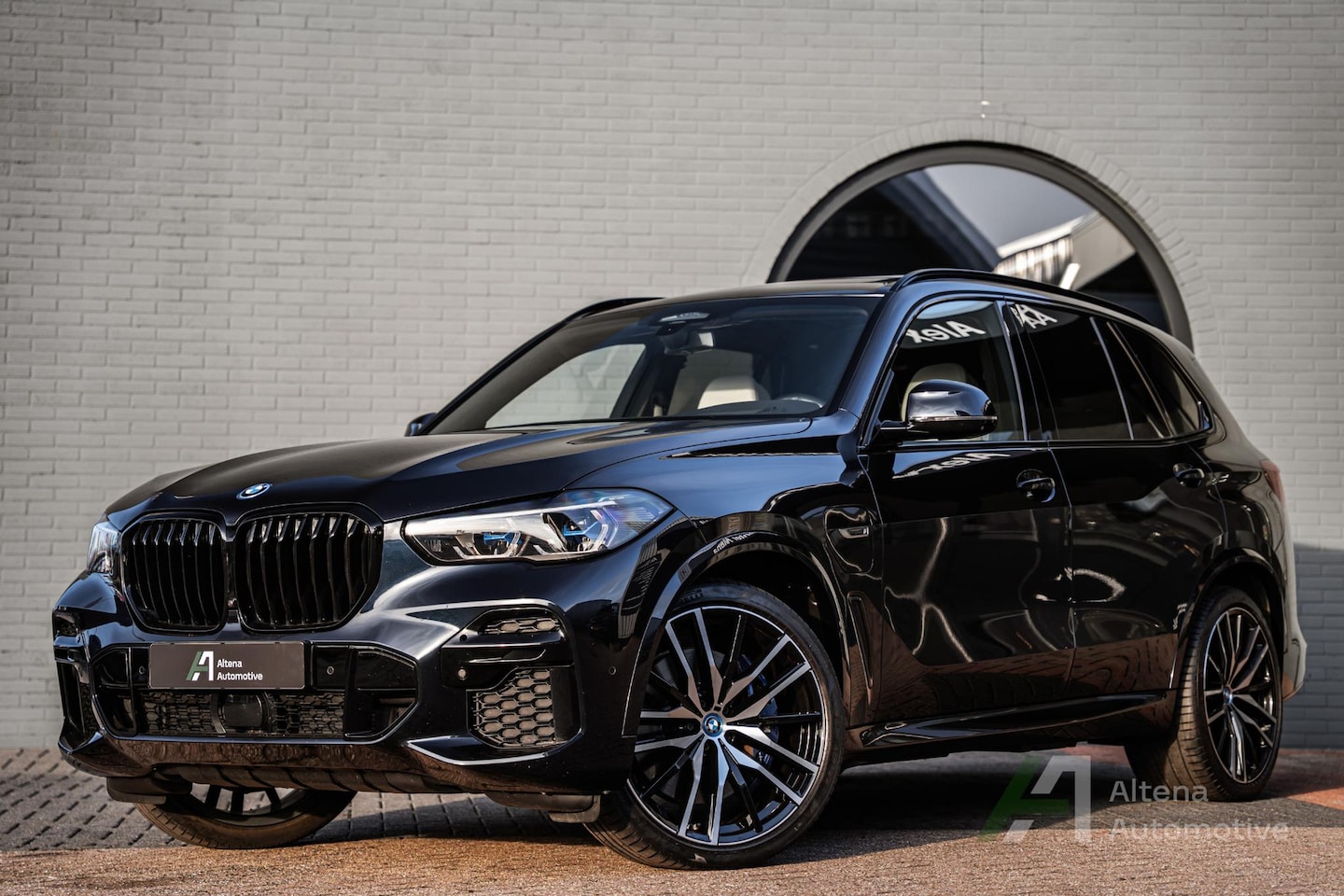 BMW X5 - xDrive45e High Executive M-sport, btw, comfortstoelen, panoramadak, 360 camera, merino led - AutoWereld.nl