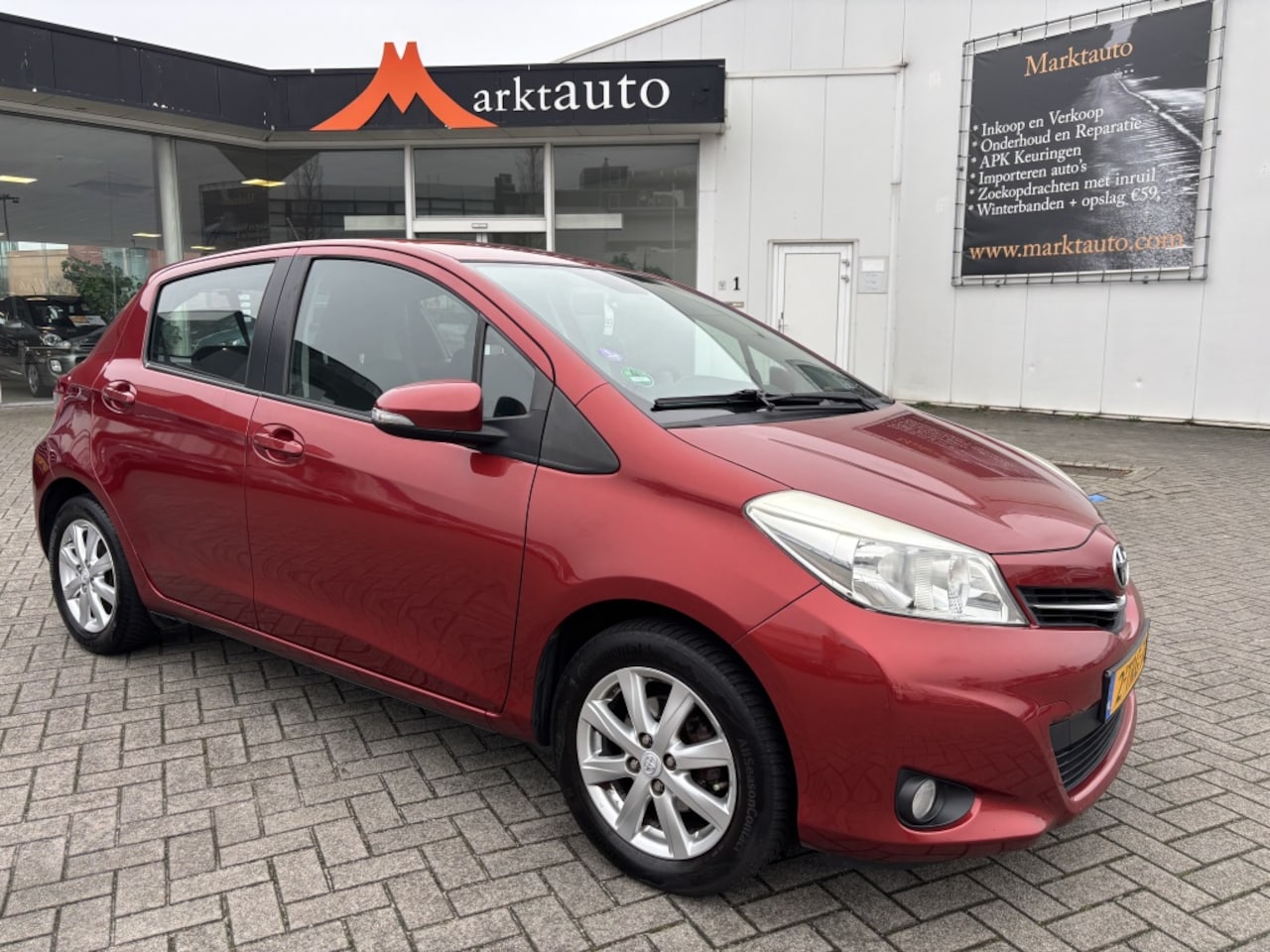 Toyota Yaris - 1.0 VVT-i Aspiration met Trekhaak en ijskoude airco! - AutoWereld.nl