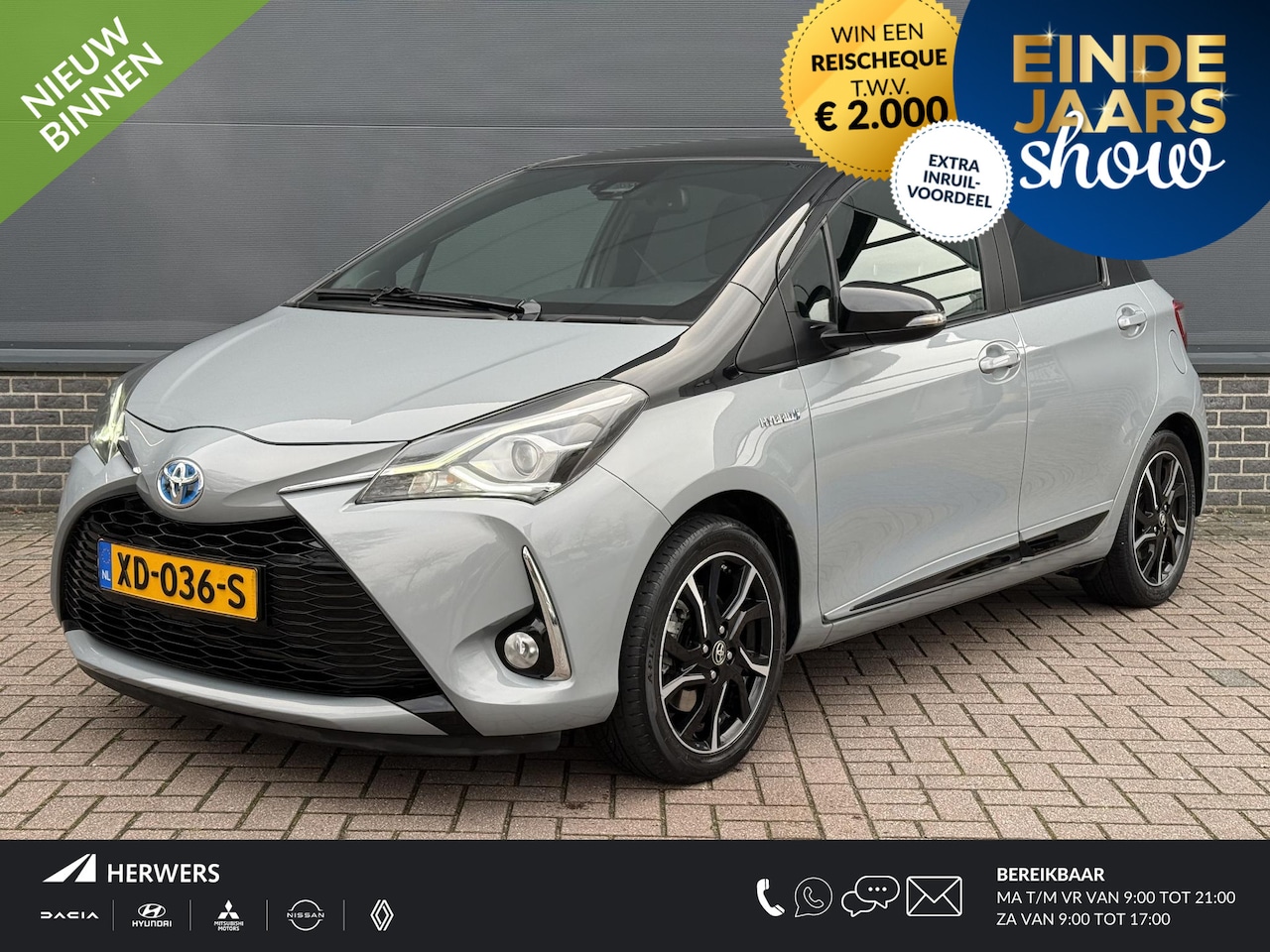 Toyota Yaris - 1.5 Hybrid Bi-Tone Plus / Trekhaak / Panorama / Achteruitrij Camera / Cruise / Navigatie / - AutoWereld.nl