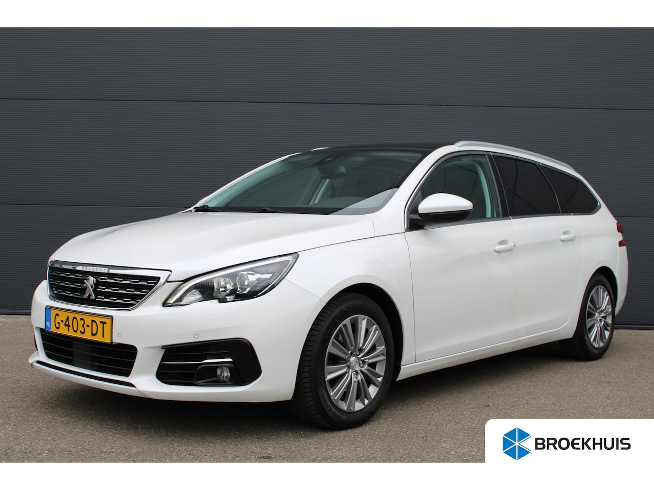 Peugeot 308 SW - 1.2 PureTech Blue Lease Premium | Automaat | Navigatie | Camera | Panoramadak | Trekhaak | - AutoWereld.nl