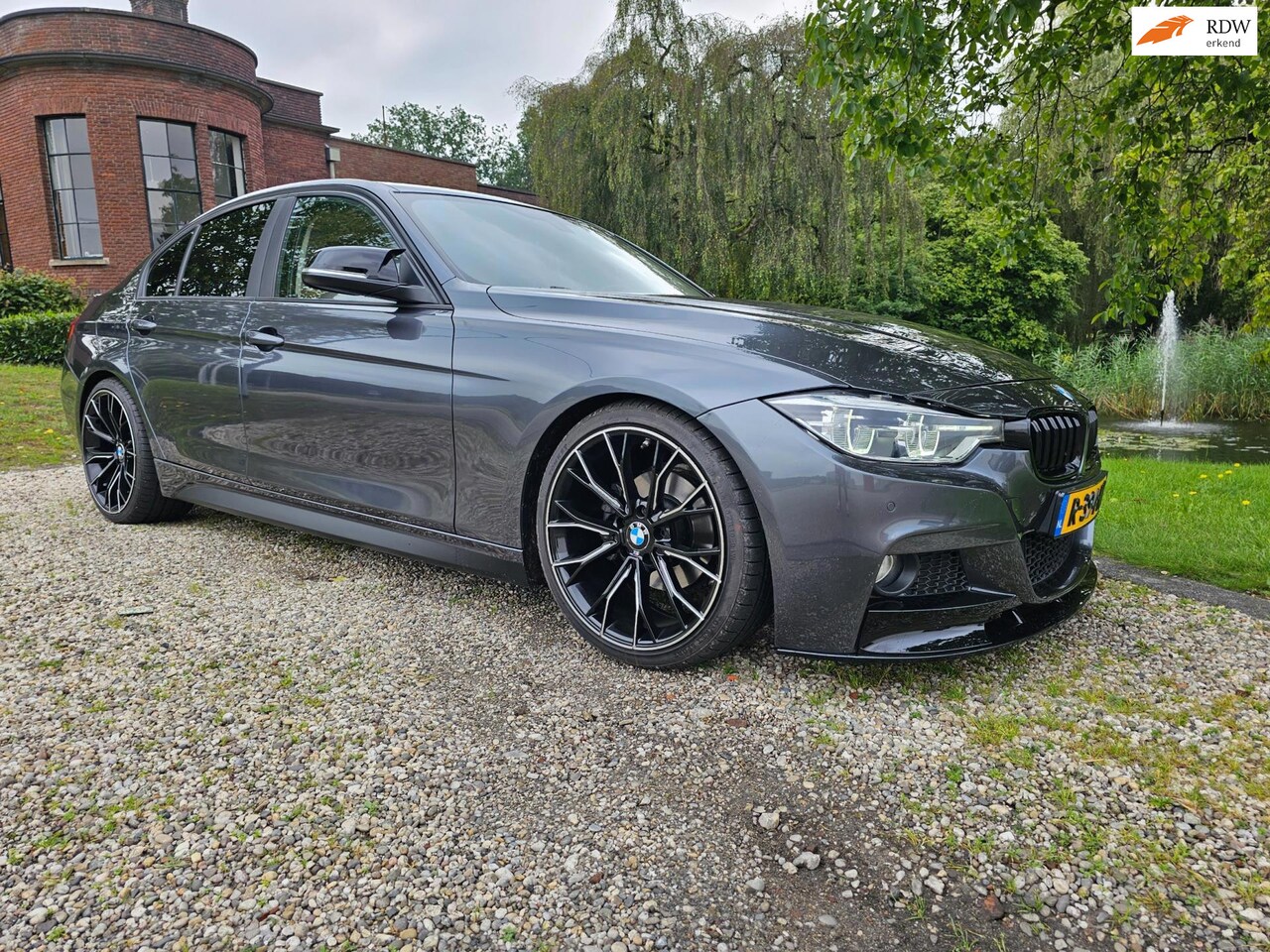 BMW 3-serie - 320i High Executive LEDER / 19inch M-SPORT M3 - AutoWereld.nl