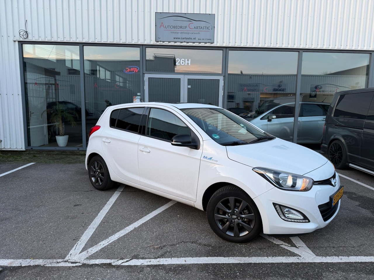 Hyundai i20 - 1.2i Go! Plus SCHUIFDAK | NAVI | CRUISE CONTROL | AIRCO | DEALER ONDERHOUDEN | NAP | APK | - AutoWereld.nl