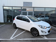 Hyundai i20 - 1.2i Go Plus SCHUIFDAK | NAVI | CRUISE CONTROL | AIRCO | DEALER ONDERHOUDEN | NAP | APK |
