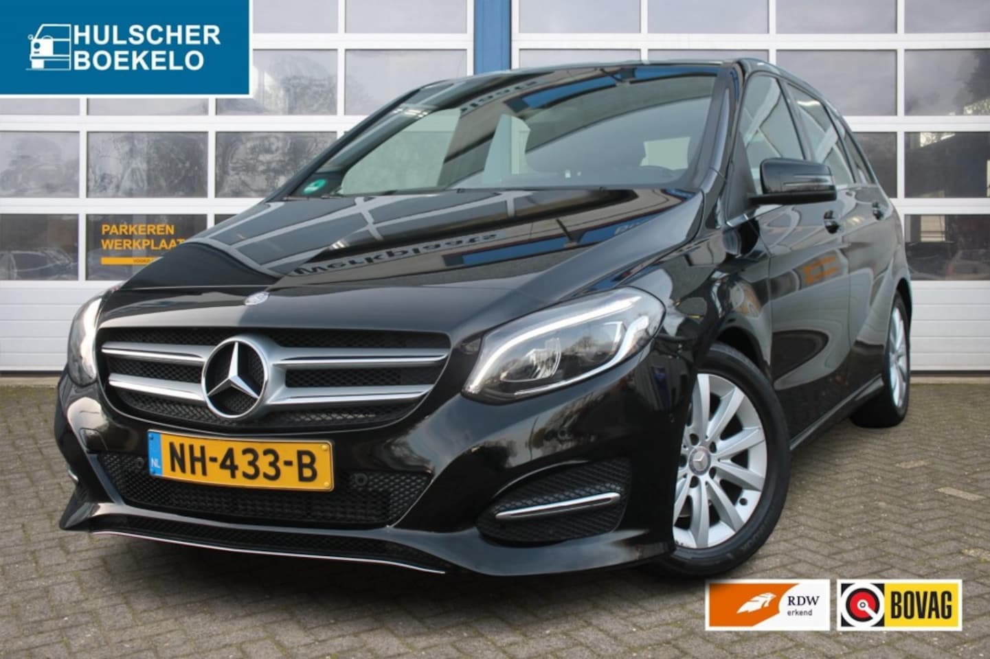 Mercedes-Benz B-klasse - 180 LEASE ED. PLUS  Automaat / Afneembare trekhaak / led verlichting - AutoWereld.nl
