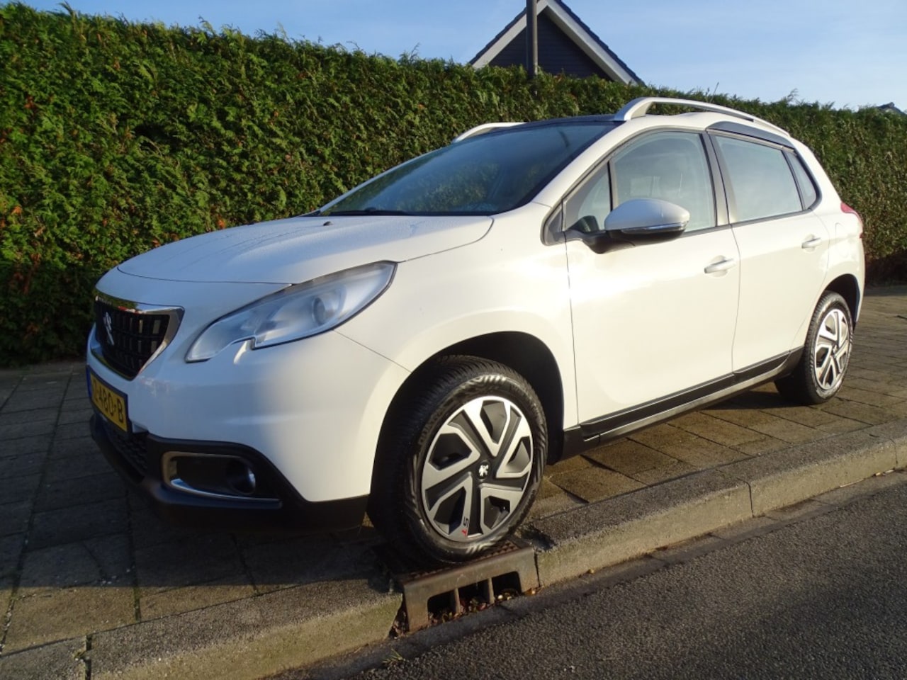 Peugeot 2008 - 1.2 PT BL EXE.-Automaat-46884 km-Navi-Clima-Media app-Blth - AutoWereld.nl