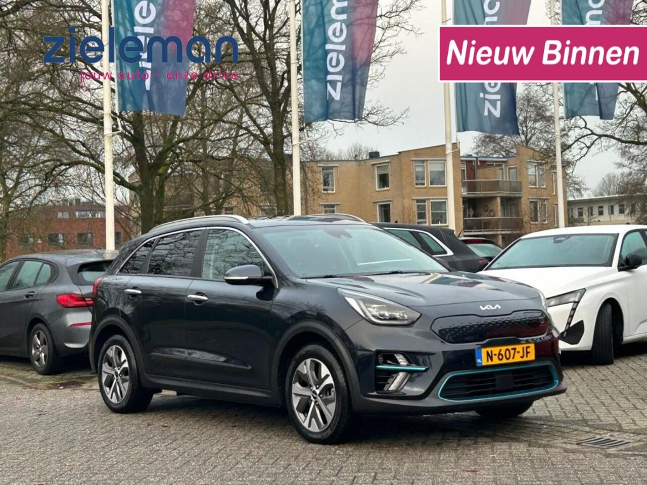Kia Niro - E-niro DynamicPlusLine 64 kWh - Carplay, Navi, Half leer, Camera, Schuifdak, Trekhaak - AutoWereld.nl