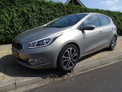 Kia Cee'd - Ceed 1.6 GDI BUSINESS P-Navi-Stw verw-Cruise-Blth-Media-Pdc-Cam