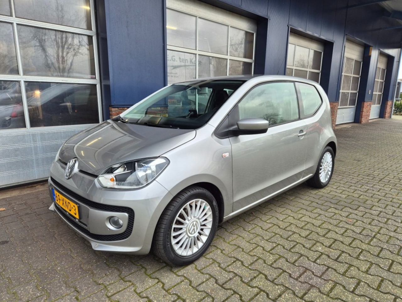 Volkswagen Up! - 1.0 high up! BlueMotion 1.0 HIGH UP! BLUEMOTION, AIRCO, NAVIGATIE, ALL IN PRIJS. - AutoWereld.nl