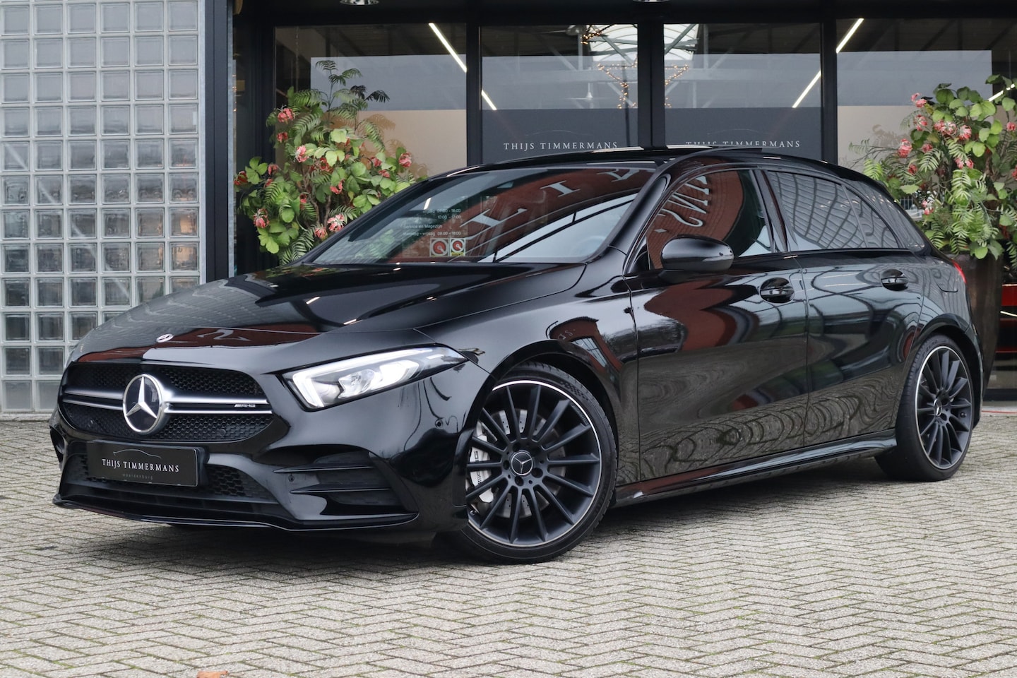 Mercedes-Benz A-klasse - 35 AMG 4MATIC | Night-pakket, Panoramadak, Stoelverwarming, Achteruitrijcamera, Spoorassis - AutoWereld.nl