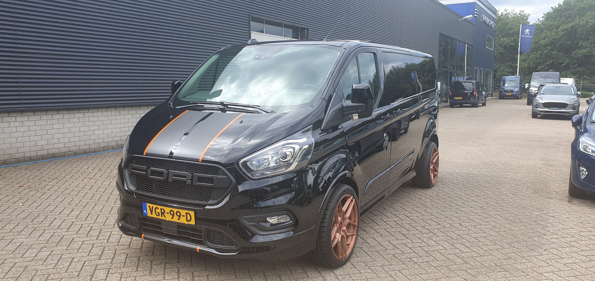 Ford Transit Custom - 320 2.0 TDCI L2H1 Sport - AutoWereld.nl