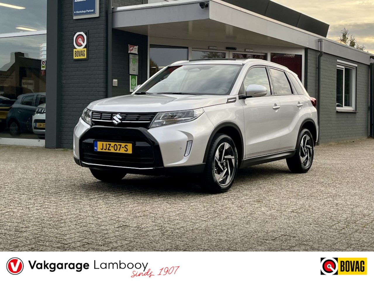 Suzuki Vitara - 1.5 Hybrid Style Automaat Panoramadak Camera Navi - AutoWereld.nl