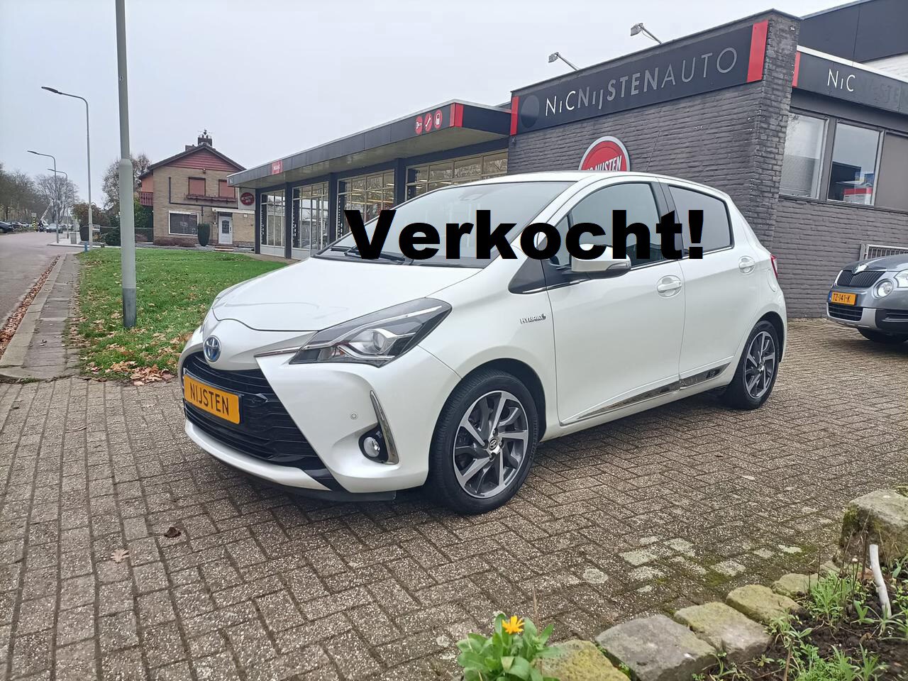 Toyota Yaris - 1.5 Hybrid Automaat NaviCamera,Cruise,Airco - AutoWereld.nl